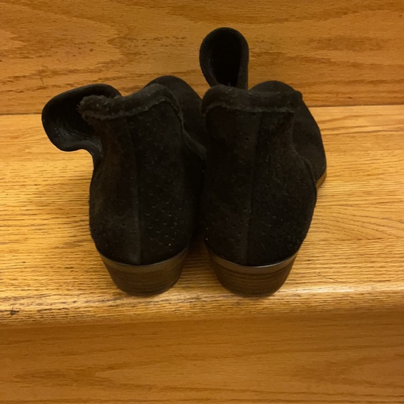 Lucky Brand Black Suede Shoe 8 low ankle - Picture 2 of 5